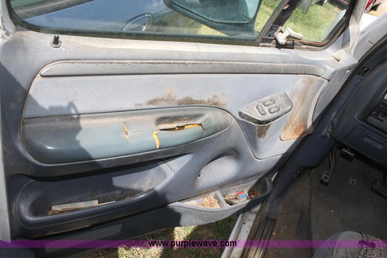 image for item D5423 1993 Ford F150 XLT pickup truck