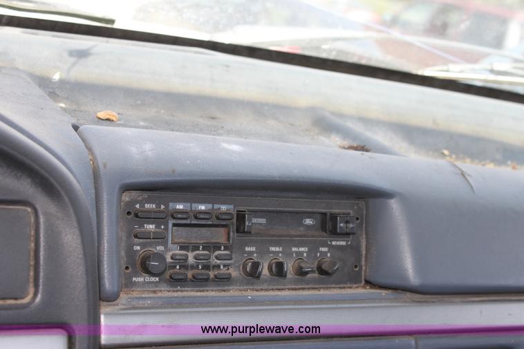 image for item D5423 1993 Ford F150 XLT pickup truck