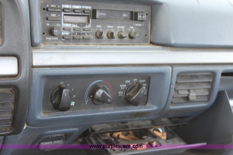 image for item D5423 1993 Ford F150 XLT pickup truck