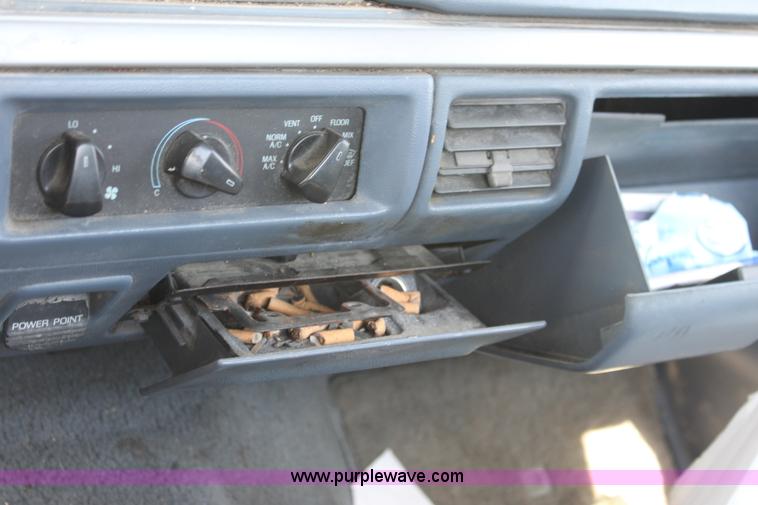 image for item D5423 1993 Ford F150 XLT pickup truck