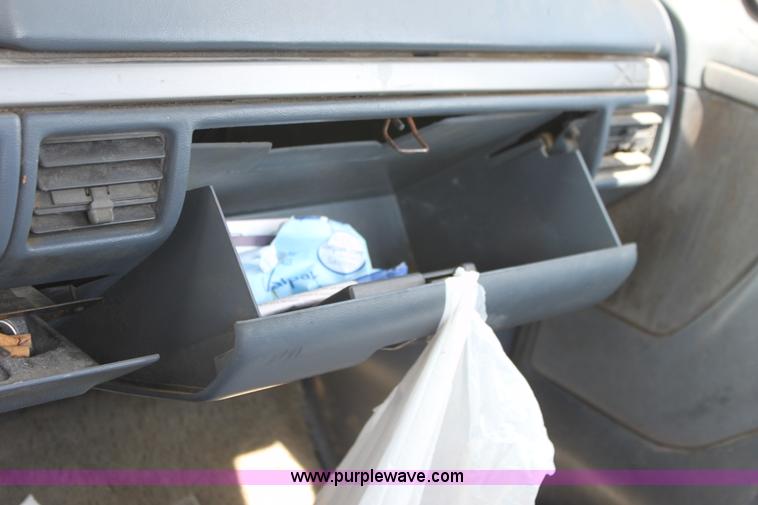 image for item D5423 1993 Ford F150 XLT pickup truck