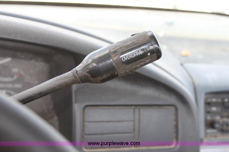 image for item D5423 1993 Ford F150 XLT pickup truck