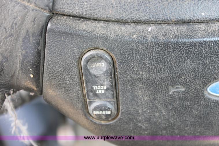 image for item D5423 1993 Ford F150 XLT pickup truck