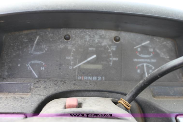 image for item D5423 1993 Ford F150 XLT pickup truck