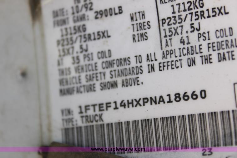 image for item D5423 1993 Ford F150 XLT pickup truck