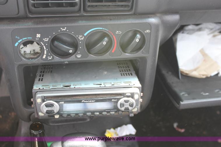 image for item D5433 1997 Dodge Neon