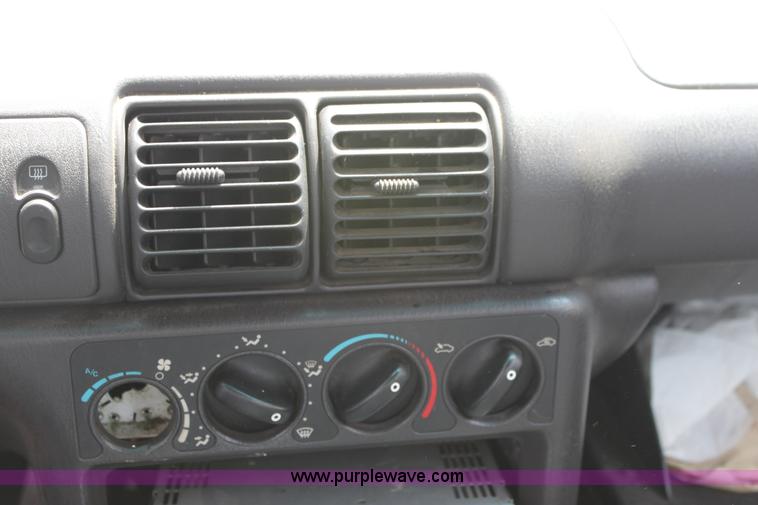 image for item D5433 1997 Dodge Neon