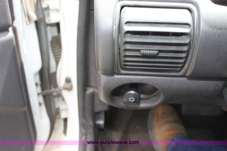 image for item D5433 1997 Dodge Neon