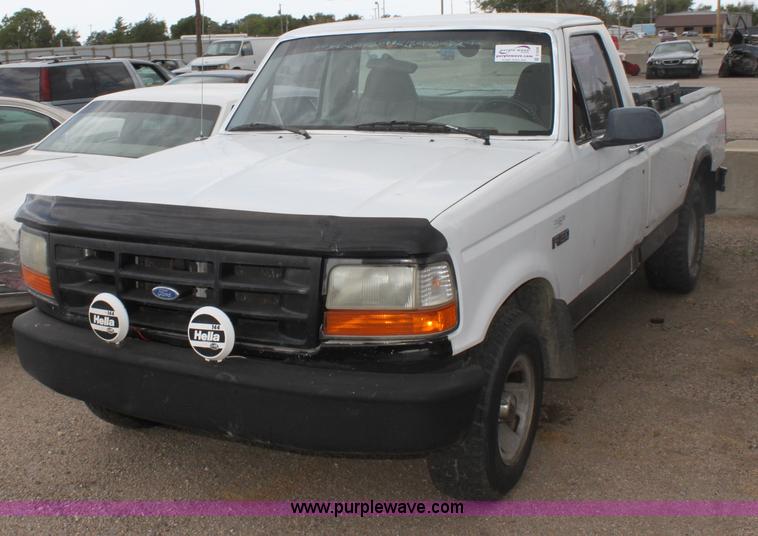 image for item D5436 1996 Ford F150 XL pickup truck