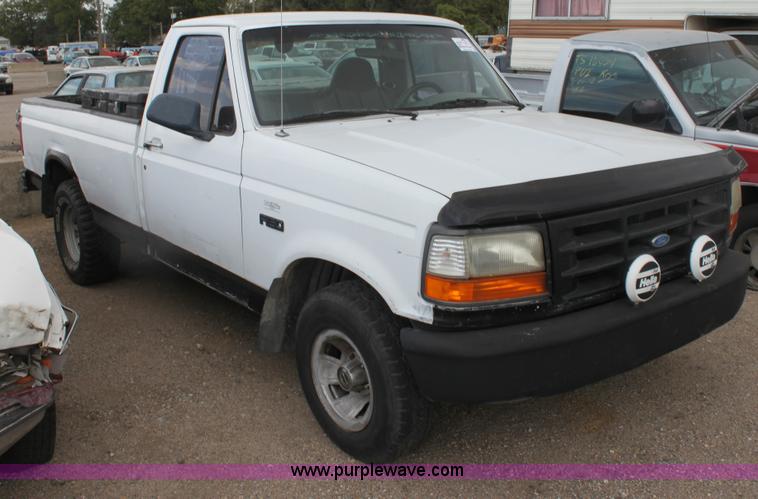 image for item D5436 1996 Ford F150 XL pickup truck