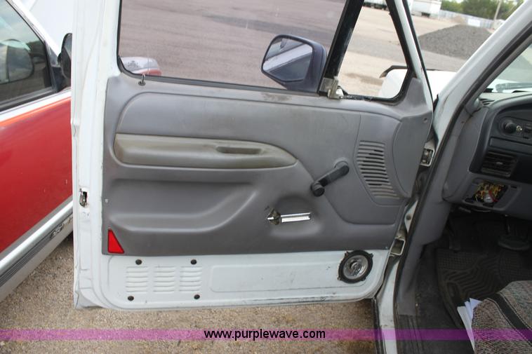 image for item D5436 1996 Ford F150 XL pickup truck