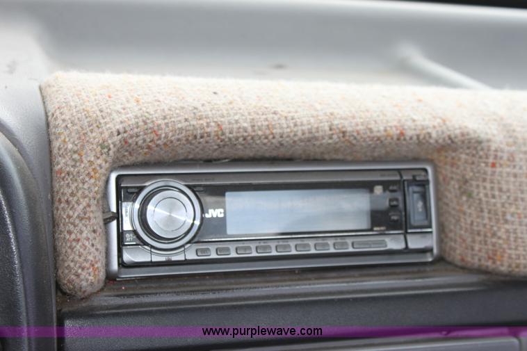 image for item D5436 1996 Ford F150 XL pickup truck