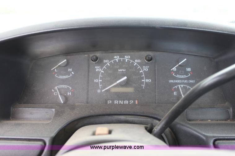 image for item D5436 1996 Ford F150 XL pickup truck