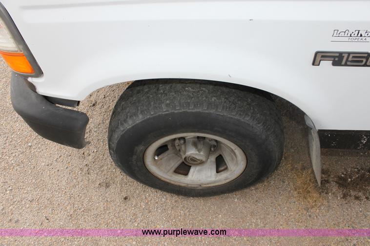 image for item D5436 1996 Ford F150 XL pickup truck