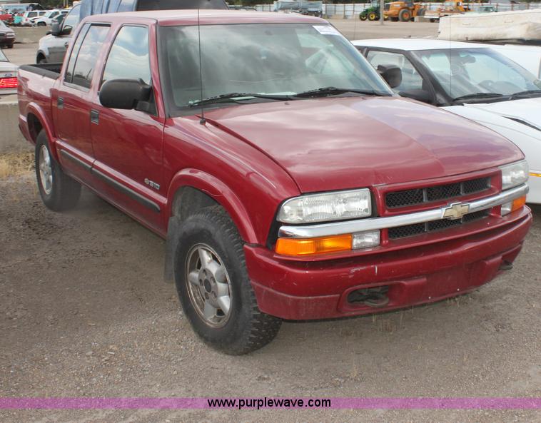 image for item D5439 2004 Chevrolet S-10 pickup truck