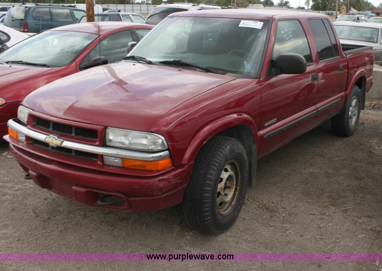 image for item D5439 2004 Chevrolet S-10 pickup truck