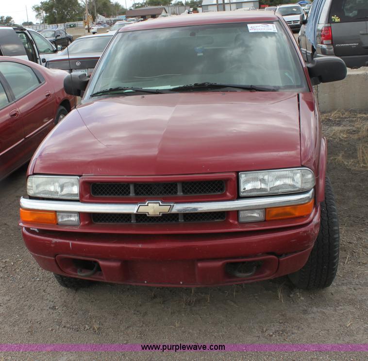 image for item D5439 2004 Chevrolet S-10 pickup truck