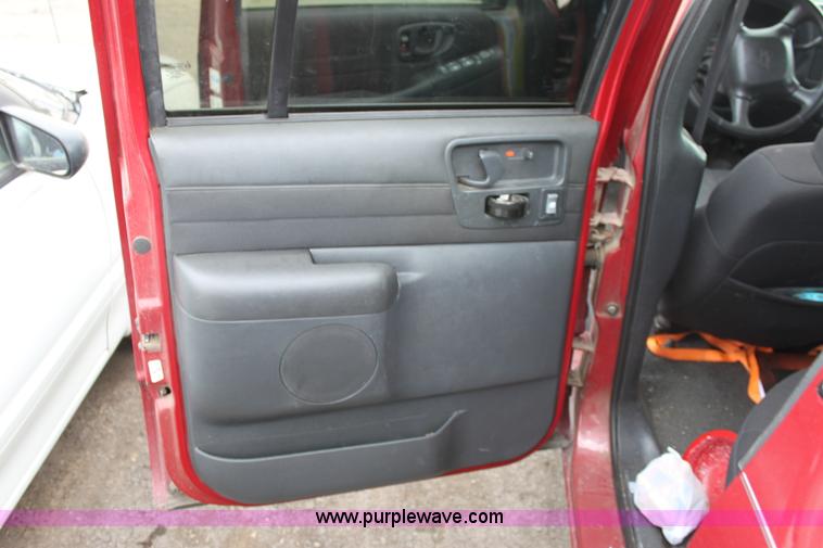 image for item D5439 2004 Chevrolet S-10 pickup truck