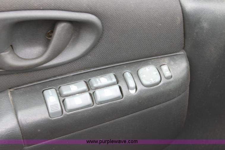 image for item D5439 2004 Chevrolet S-10 pickup truck