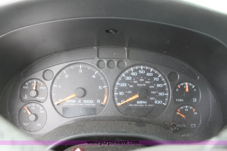 image for item D5439 2004 Chevrolet S-10 pickup truck