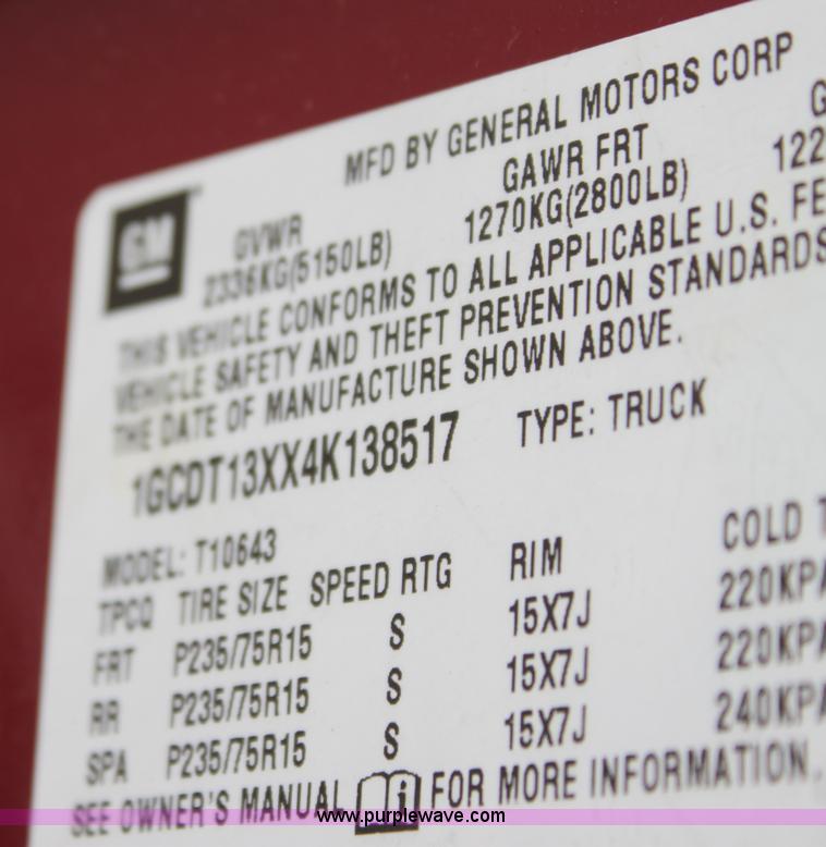 image for item D5439 2004 Chevrolet S-10 pickup truck