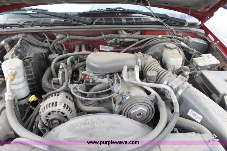 image for item D5439 2004 Chevrolet S-10 pickup truck