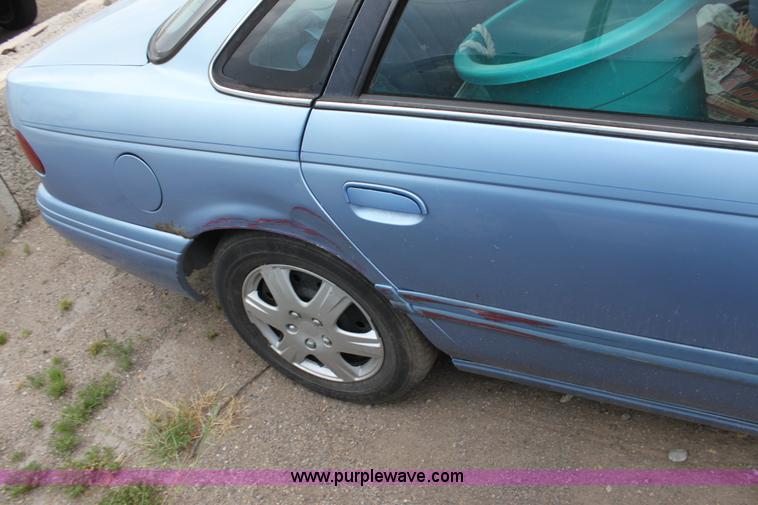 image for item D5442 1995 Ford Taurus