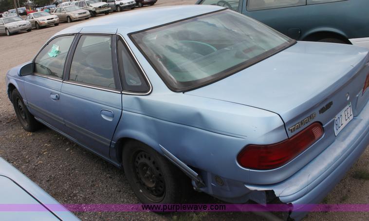 image for item D5442 1995 Ford Taurus