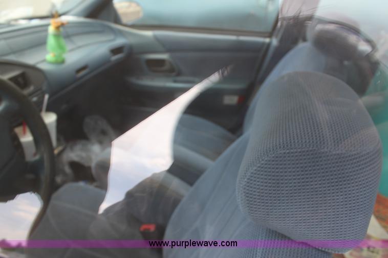 image for item D5442 1995 Ford Taurus