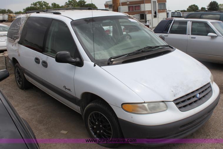 image for item D5443 1996 Plymouth Grand Voyager SE mini van
