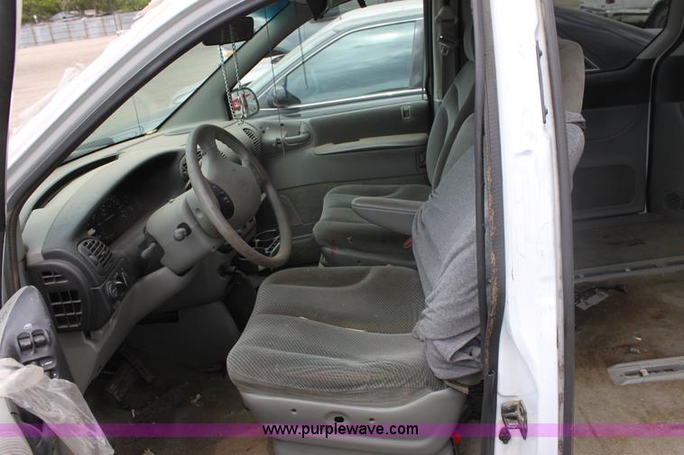 image for item D5443 1996 Plymouth Grand Voyager SE mini van