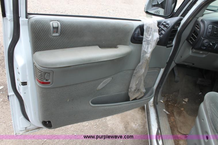 image for item D5443 1996 Plymouth Grand Voyager SE mini van