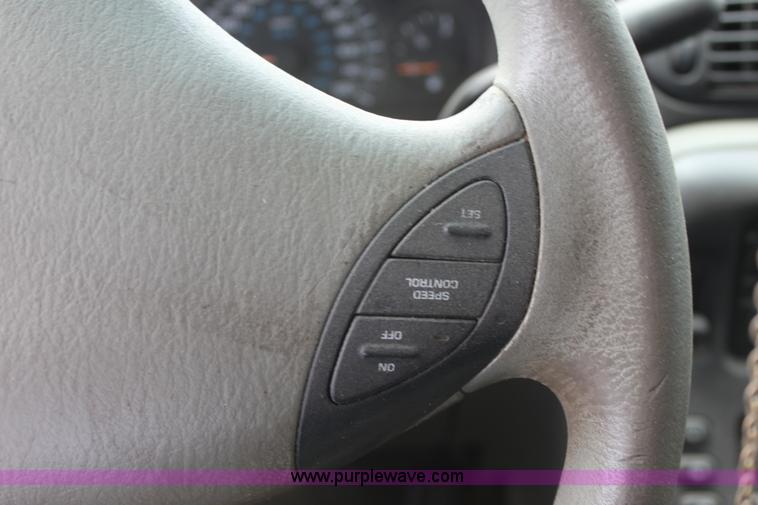 image for item D5443 1996 Plymouth Grand Voyager SE mini van