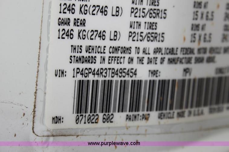 image for item D5443 1996 Plymouth Grand Voyager SE mini van