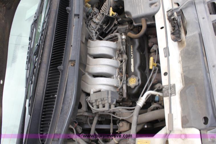 image for item D5443 1996 Plymouth Grand Voyager SE mini van