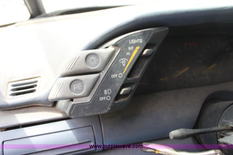 image for item D5444 1995 Pontiac Transport SE