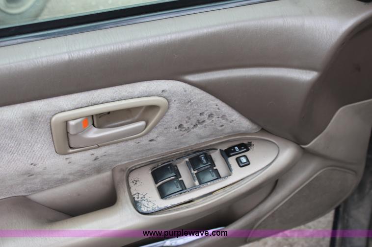 image for item D5446 1998 Toyota Camry LE