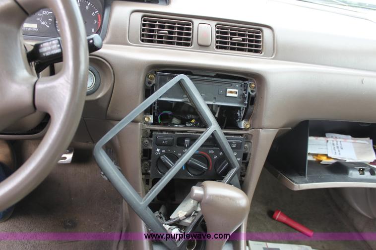 image for item D5446 1998 Toyota Camry LE