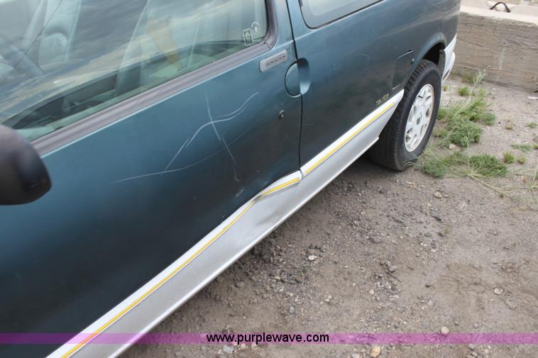 image for item D5448 1996 Mercury Villager LS mini van