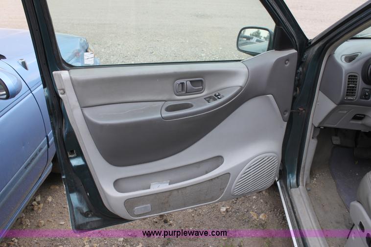 image for item D5448 1996 Mercury Villager LS mini van