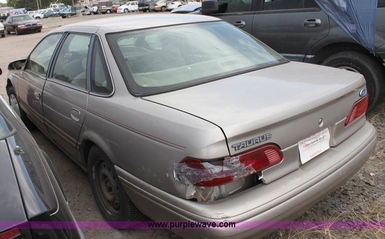 image for item D5449 1995 Ford Taurus