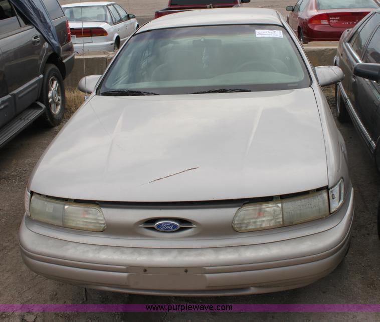 image for item D5449 1995 Ford Taurus