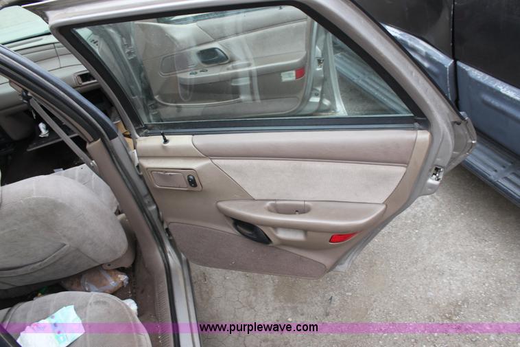 image for item D5449 1995 Ford Taurus