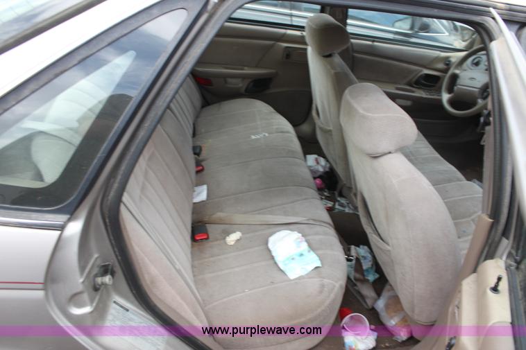 image for item D5449 1995 Ford Taurus