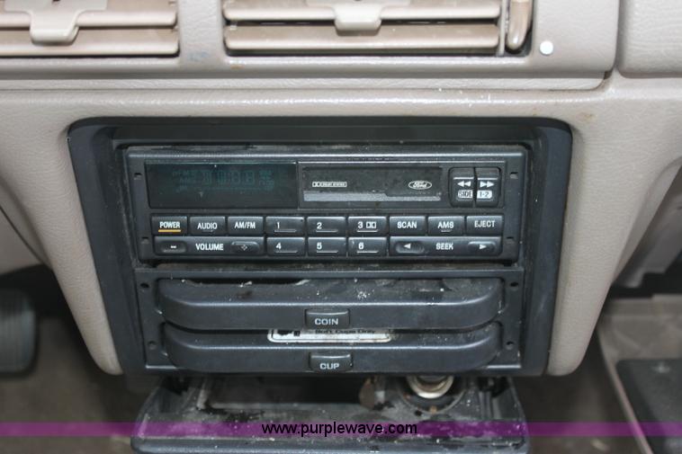 image for item D5449 1995 Ford Taurus