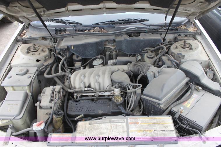 image for item D5449 1995 Ford Taurus