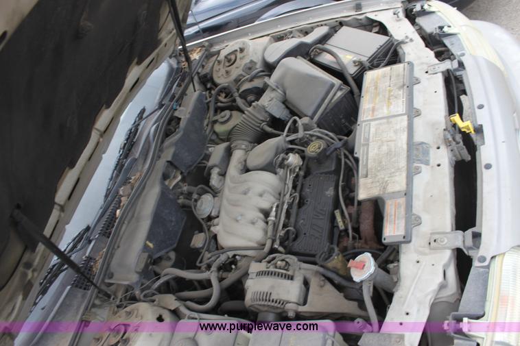 image for item D5449 1995 Ford Taurus