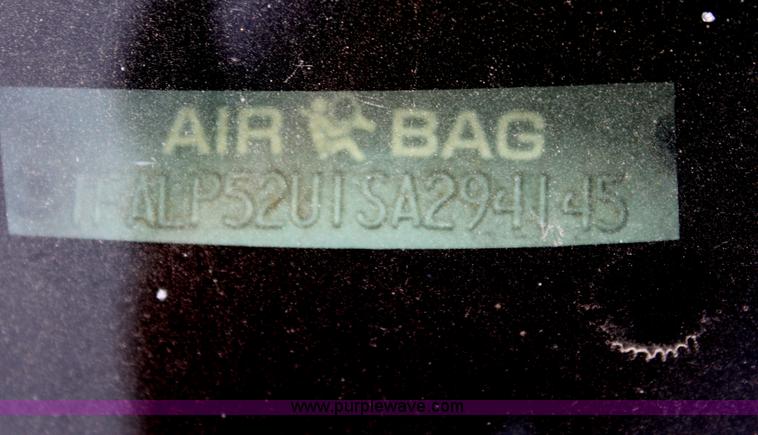 image for item D5449 1995 Ford Taurus