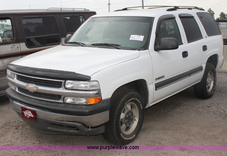 image for item D5450 2002 Chevrolet Tahoe LS SUV
