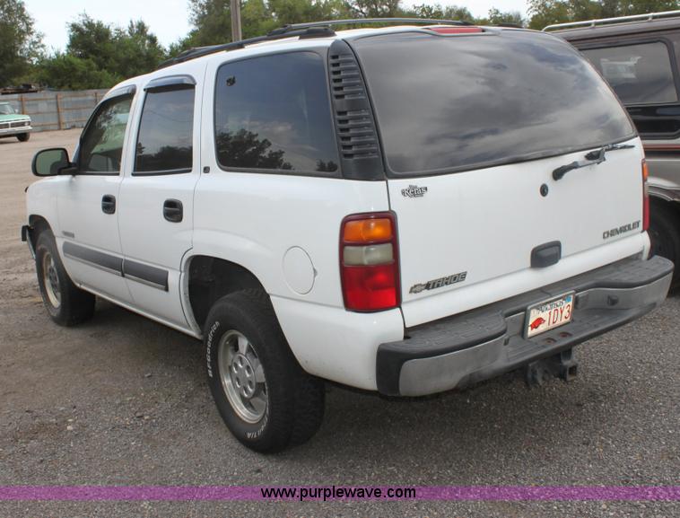 image for item D5450 2002 Chevrolet Tahoe LS SUV